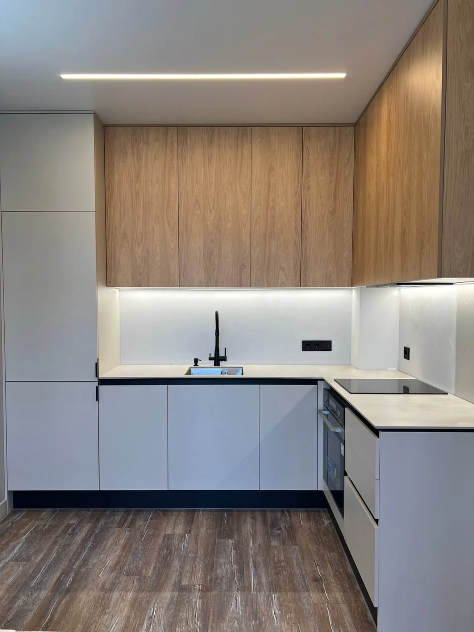 Кухня в светлых тонах