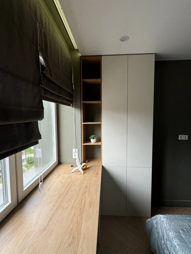 Мебель у окна