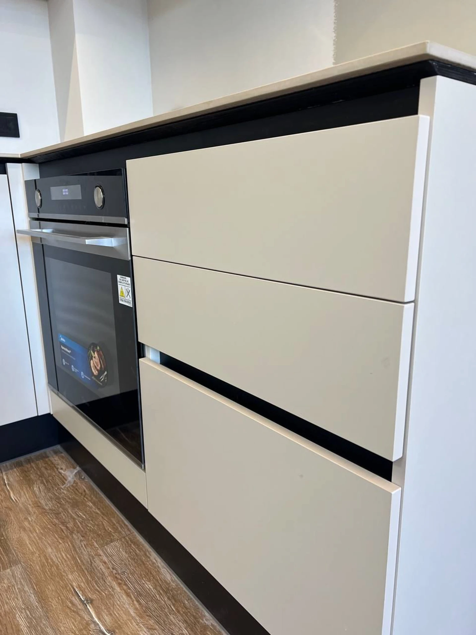 Кухня в светлых тонах